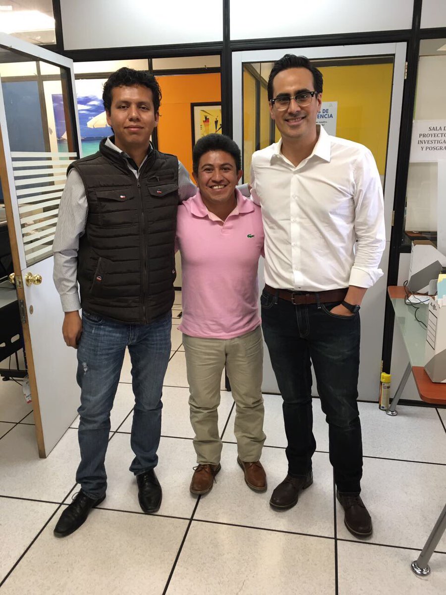 migfel's tweet photo. @RobertFco aquí con la Foto para la posteridad en #labmovil #UPIITA #SomosTelematica https://t.co/foH8KY1Gu5