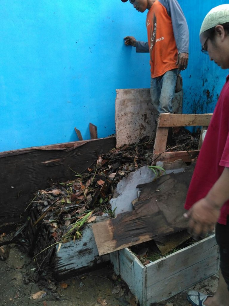 Giat pengomposan open windrow lpm <a href="/kel_gumuruh/">Gumuruh Tangguh</a> <a href="/kec_batununggal/">kec_batununggal</a> with <a href="/elmeidian/">ardhielmeidian</a> <a href="/ridwankamil/">Ridwan Kamil</a> @pdkebersihanbdg