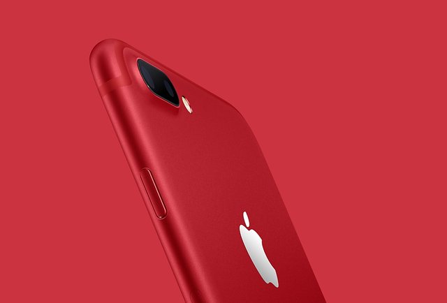 igeeksblog's tweet image. Apple’s New Special Edition Red iPhone 7 and iPhone 7 Plus is Now On Sale Worldwide | #RediPhone7 #RediPhone7Plus #AppleRed