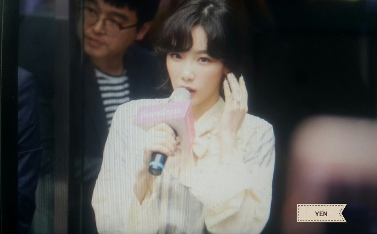 [PIC][25-03-2017]TaeYeon tham dự buổi Fansign cho dòng mỹ phẩm "Banila Co." vào chiều nay C7vRgW0VYAEgQQg