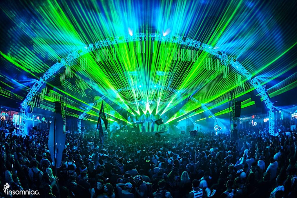 BeyondWland's tweet image. 💥 BRB. Getting lost in a sea of lasers with Team @Bassrush! 🌊🔊 #TravelBeyond #OuterRealm