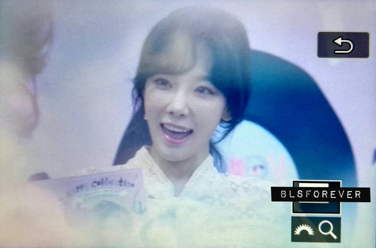 [PIC][25-03-2017]TaeYeon tham dự buổi Fansign cho dòng mỹ phẩm "Banila Co." vào chiều nay C7vU_NBVYAA8rZf