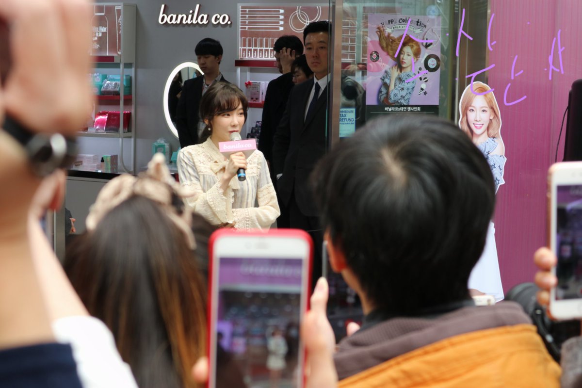 [PIC][25-03-2017]TaeYeon tham dự buổi Fansign cho dòng mỹ phẩm "Banila Co." vào chiều nay - Page 2 C7vWNbcVsAESRWA