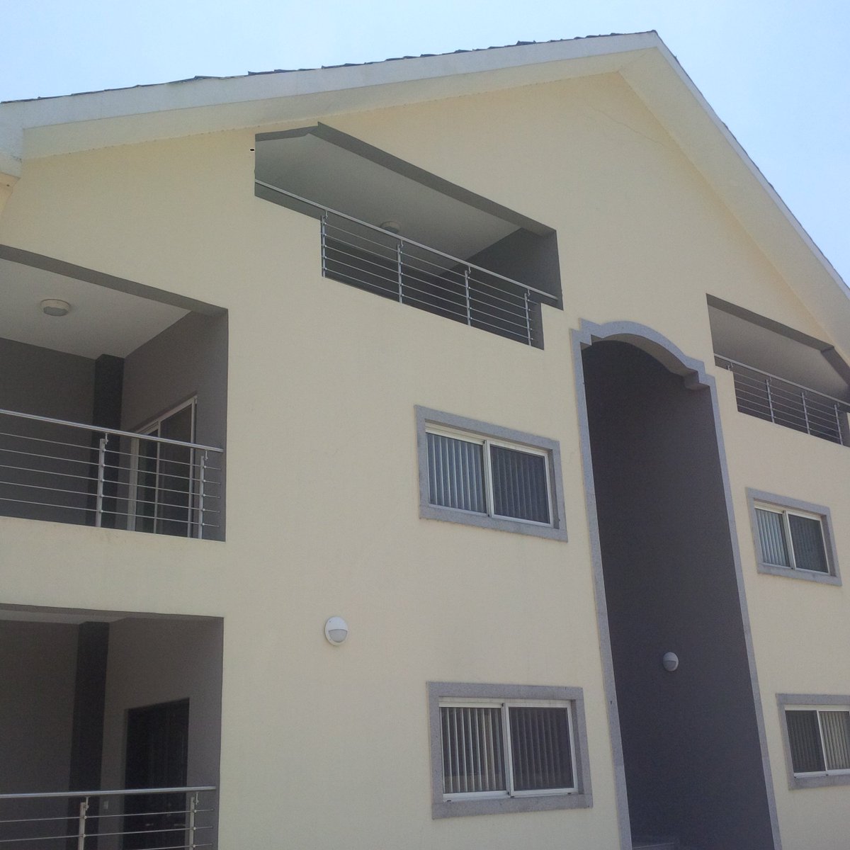 Bondboy1's tweet photo. We are estuary nigeria;real estate,oil and gas brokers,car dealers. https://t.co/WAxAwLhQzV