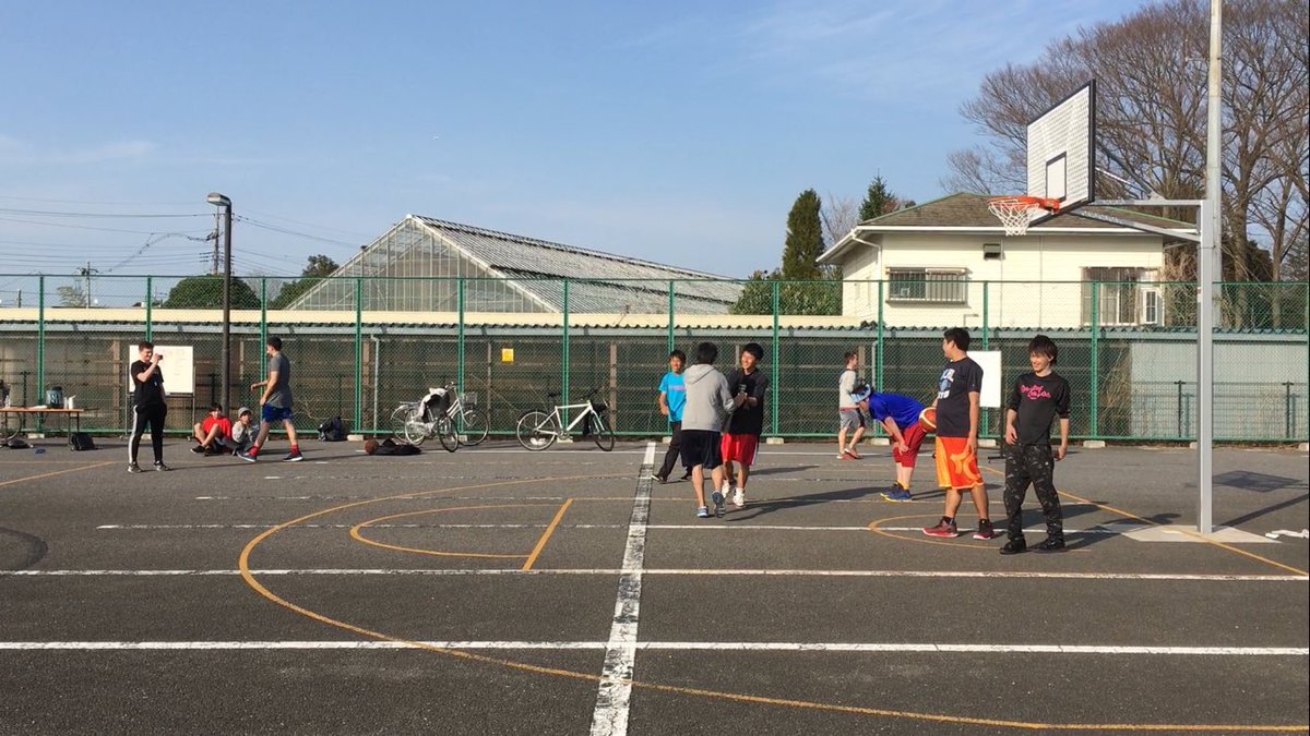 Koso0907's tweet photo. 3on3のストリートバスケ大会優勝🏅
毎日8〜10時間練習したかいがあった！
このメンバーで大会出れて優勝できてよかった！
チーム名KB   経験者ぶったおす
優勝の景品でナイキのリストバンド😆
まさと嵩太おつかれ😙 https://t.co/wVlMzzkPfv