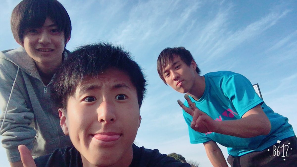 Koso0907's tweet photo. 3on3のストリートバスケ大会優勝🏅
毎日8〜10時間練習したかいがあった！
このメンバーで大会出れて優勝できてよかった！
チーム名KB   経験者ぶったおす
優勝の景品でナイキのリストバンド😆
まさと嵩太おつかれ😙 https://t.co/wVlMzzkPfv