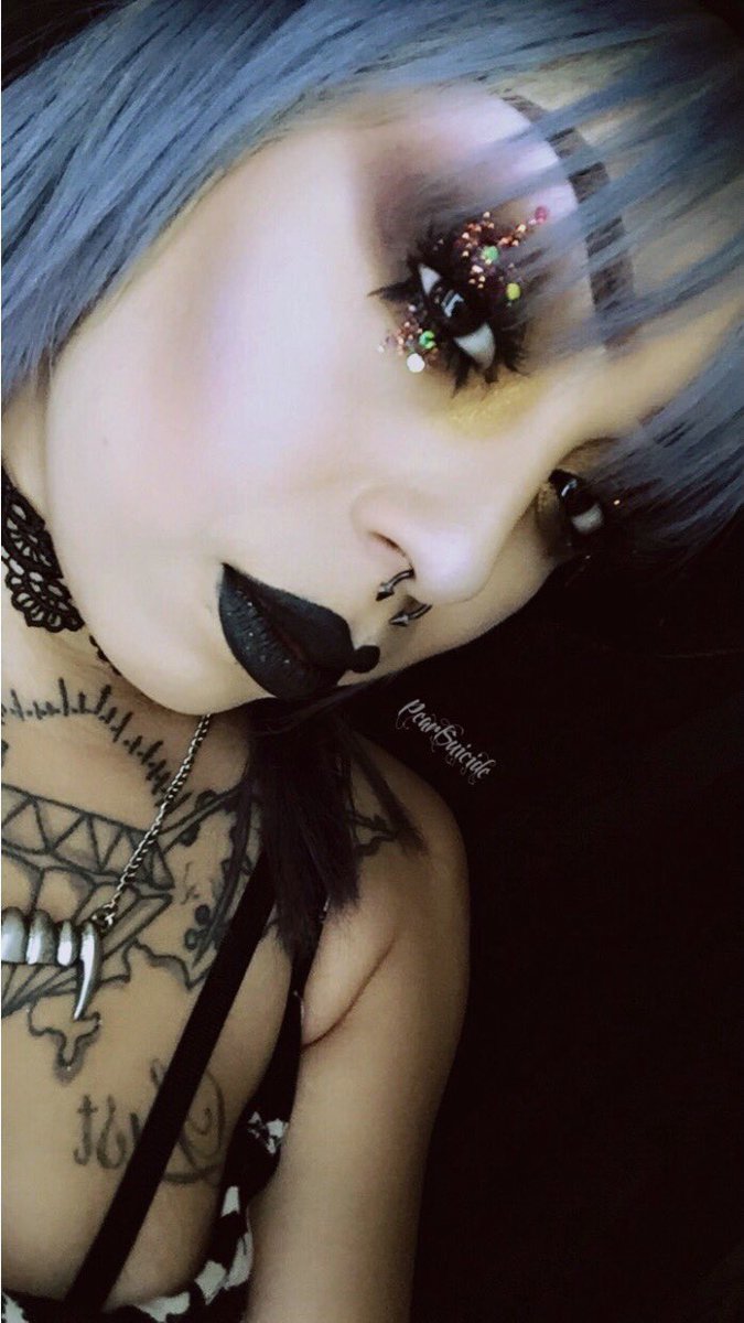 Pearlescent888's tweet photo. 🌙✖️🖤 • { @BLUSHSPARKLE Glitter in Atomic Sequins // PEARL for 15% off } • 🖤✖️🌙 // They're having a HUGE sale right now btw https://t.co/4nhqYGLQKC