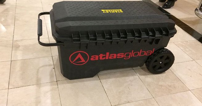 Atlasglobal Londra uçuşlarınızda elektronik cihazlarınızı uçağın kapısında teslim alıp, yine inişte uçağın kapısında Size teslim edecek.