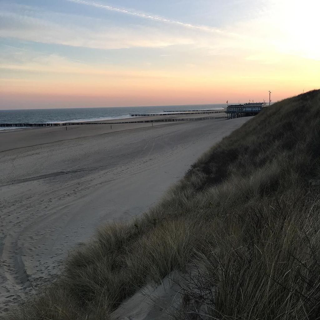 ChillFishDesign's tweet photo. Good morning Domburg! #dutchbeach #domburg #domburgbeach #miraclemorning #riseandshine #chillfish #ontour #weekenda… https://t.co/ZEUxmQpMtJ
