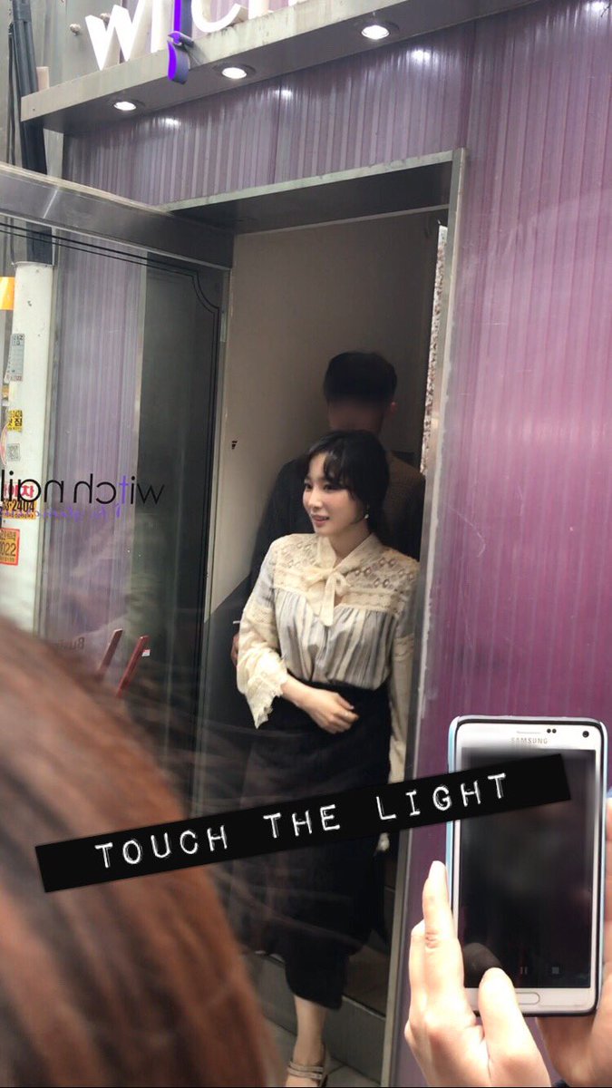 [PIC][25-03-2017]TaeYeon tham dự buổi Fansign cho dòng mỹ phẩm "Banila Co." vào chiều nay - Page 2 C7vfosuVsAAVExA