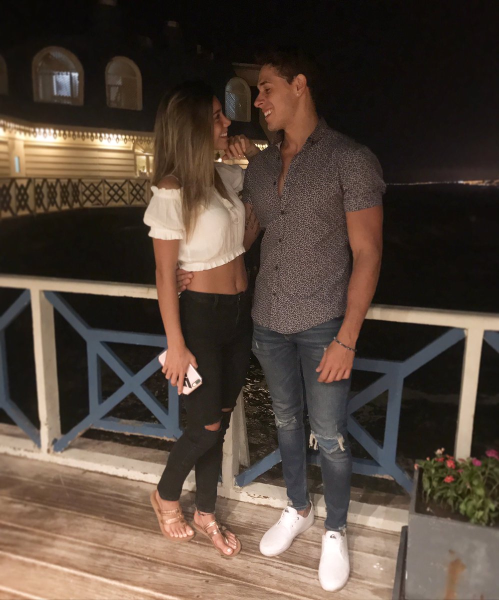 Hugo87garcia's tweet photo. Te sigo y te seguiré mirando como la primera vez 😍😍 simplemente gracias por todo mi amor ♥️♥️ #2años #love #mygirl https://t.co/eEeQ5Ylca0