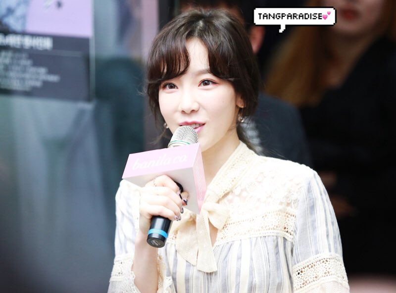 [PIC][25-03-2017]TaeYeon tham dự buổi Fansign cho dòng mỹ phẩm "Banila Co." vào chiều nay - Page 2 C7vgGv5VUAA0X-N