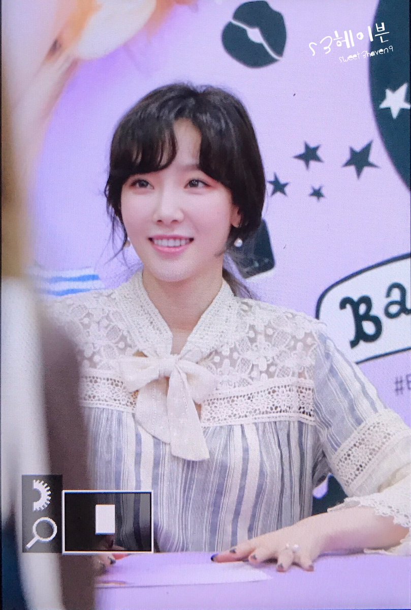 [PIC][25-03-2017]TaeYeon tham dự buổi Fansign cho dòng mỹ phẩm "Banila Co." vào chiều nay C7vi5jBU8AEzDR6