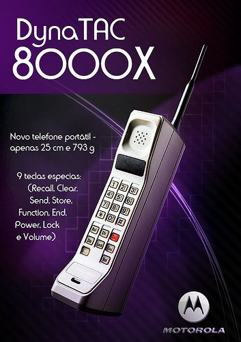 LMW87731194's tweet photo. (1983) The Motorola DynaTAC 800x was priced at $4,000 and only lasted for 30 minutes of talk time before dying #Retro #phones #80s https://t.co/K4CSrZaXap