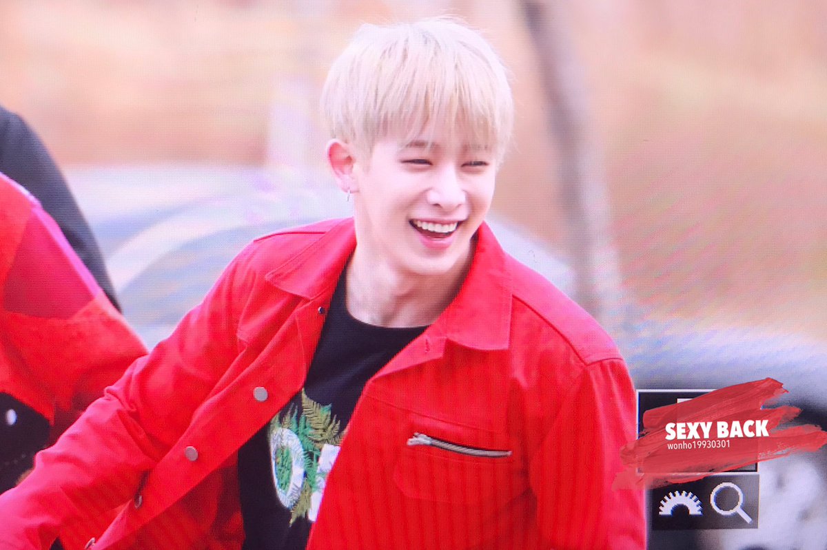 wonho19930301's tweet photo. Preview 170325 음악중심 미니팬미팅 #원호 #wonho #몬스타엑스 #monsta_x @OfficialMonstaX 🍓 https://t.co/aFDwsgZJ8n