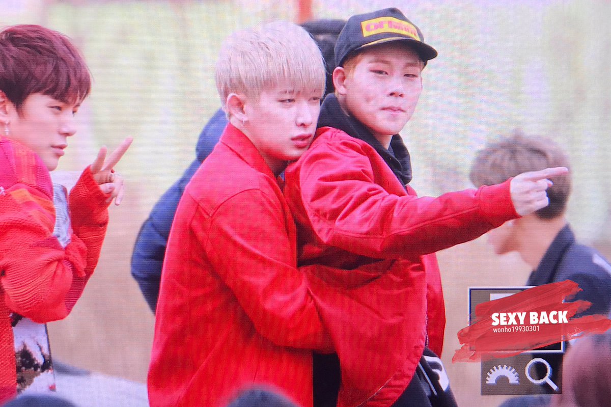 wonho19930301's tweet photo. Preview 170325 음악중심 미니팬미팅 #원호 #wonho #몬스타엑스 #monsta_x @OfficialMonstaX 🍓 https://t.co/aFDwsgZJ8n