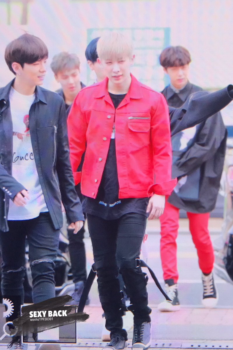 wonho19930301's tweet photo. Preview 170325 음악중심 미니팬미팅 #원호 #wonho #몬스타엑스 #monsta_x @OfficialMonstaX 🍓 https://t.co/aFDwsgZJ8n