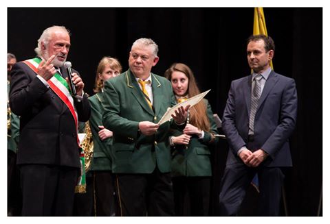 bandaverdi's tweet photo. L'Associazione Bandistica Giuseppe Verdi riceve la Civica Benemerenza! grande Presidente!!!!! grandi noi!!! https://t.co/Bzvz0GsRMX