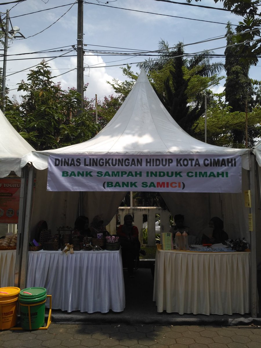 Stand Bank Samici di acara Earth Hour Cimahi