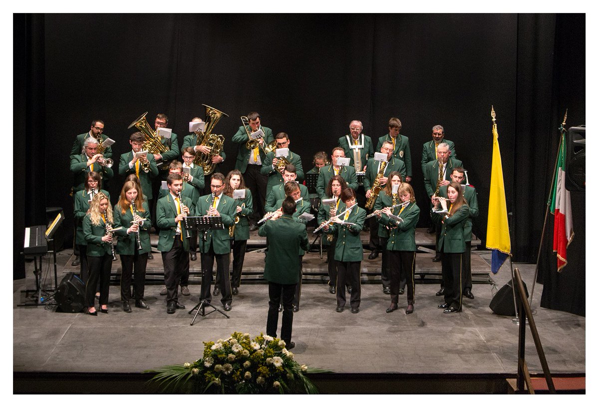 bandaverdi's tweet photo. L'Associazione Bandistica Giuseppe Verdi di Busseto suona Va' Pensiero dopo avere ricevuto la benemerenza. Viva Verdi, viva la banda! https://t.co/57LVPu03Ms