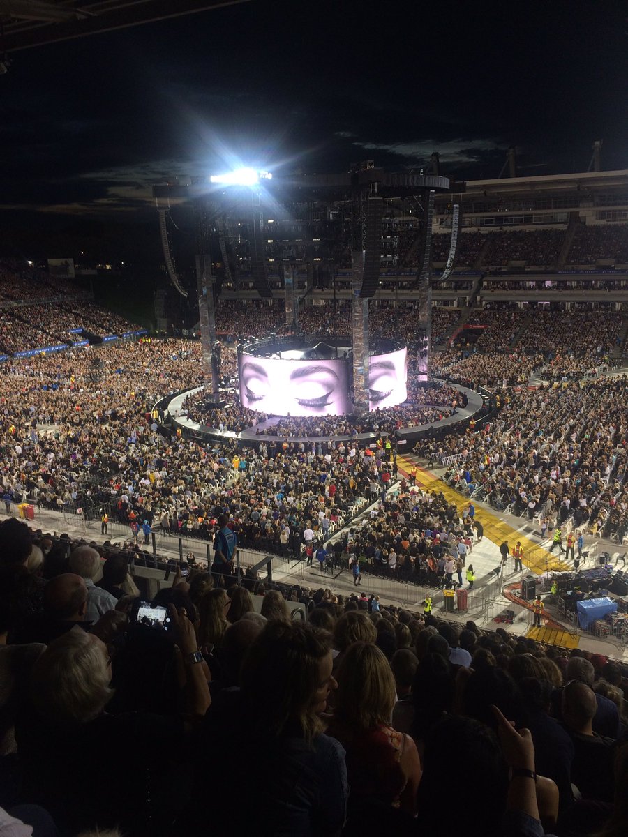 HanaKlenner's tweet photo. Come one Adele #update #adele #nz https://t.co/j5y2F5bm9A