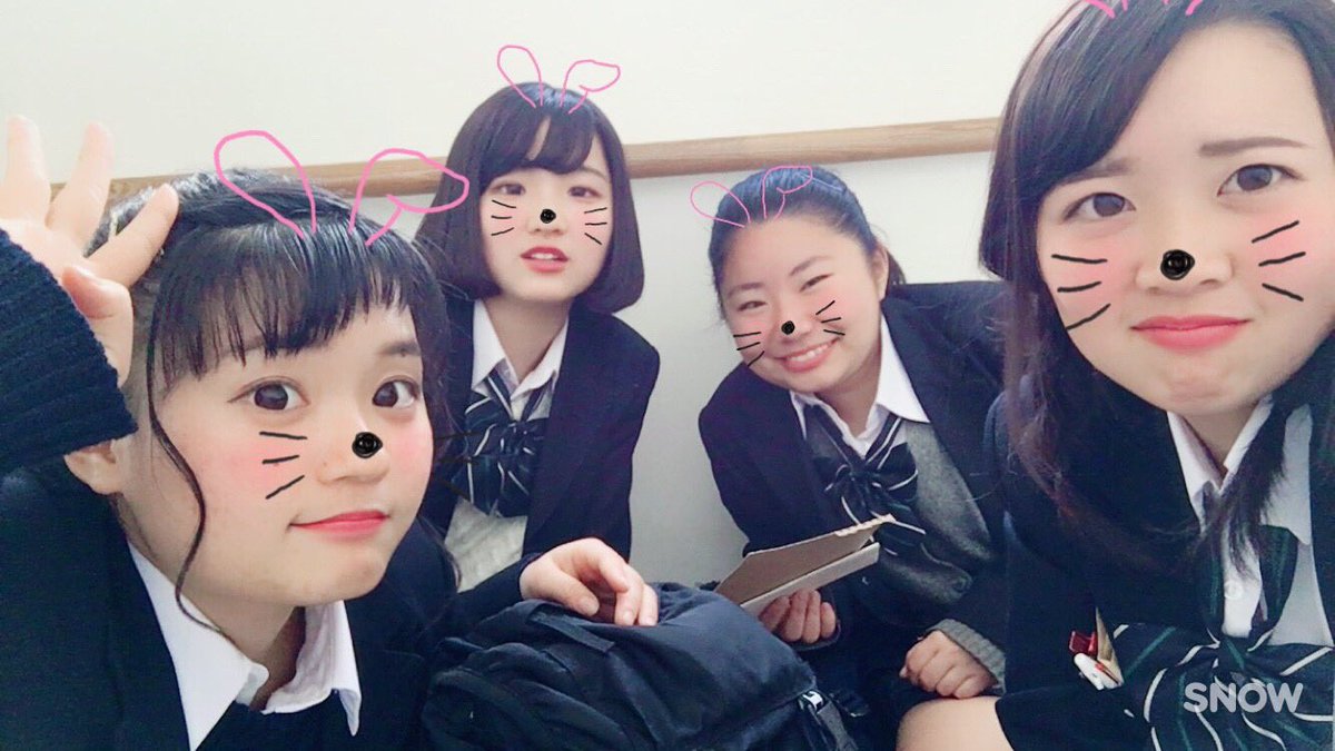 oosan614's tweet photo. 3組、1年間ありがとう。
いろいろあって、悩んだりすることも
あったけどみんなにたくさん助けられ
ました😊
うるさくてゴミやばくてどうしようも
ないクラスだったけど
その分元気で笑顔いっぱいの３組
ずっと大好きです♡♡
ゆーへい！3年間ありがとう😊
みんなありがとう😊 https://t.co/oK8Pn2rq96
