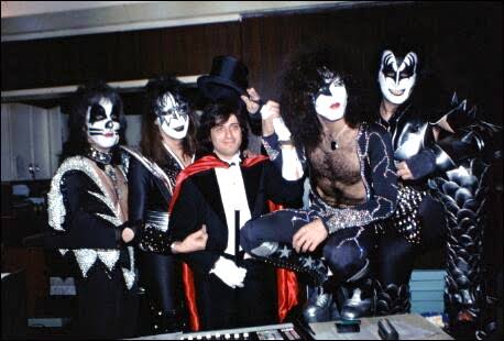 ClassicRockCave's tweet photo. Producer extraordinaire is 67 today Happy birthday Bob Ezrin @bob_ezrin  @RealAliceCooper @KISSOnline https://t.co/kbwTjEon0Y