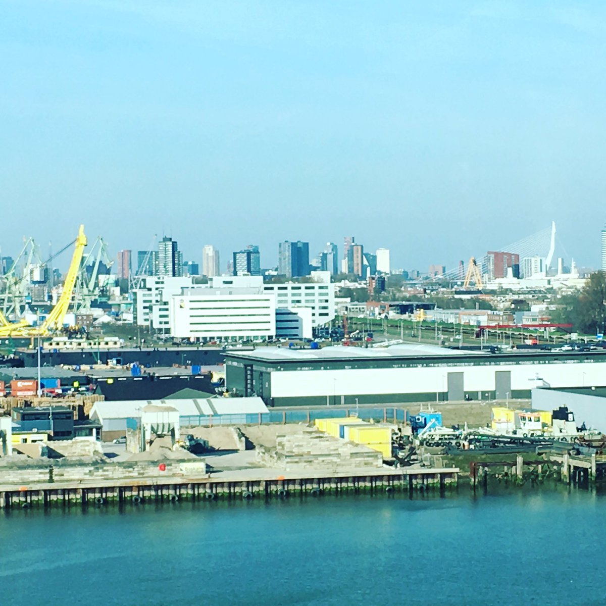 Simone_Willemse's tweet photo. Wij leiden op daar waar de studenten gaan werken in de #Haven #rotterdam vandaag opendag van 10:00-14:00 @STCGroupNL #010 #rotterdamsehaven https://t.co/MWdoE46jKF