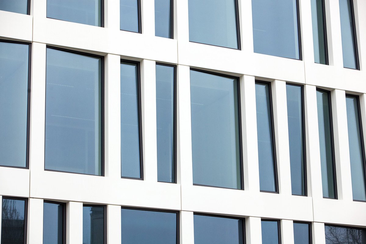 Een gaaf element van het nieuwe #Eurojust kantoor is de witte #composiet buitengevel. bit.ly/Heijmans_compo… <a href="/TGM_Asten/">TGM</a> <a href="/RijksvastgoedNL/">Rijksvastgoedbedrijf</a>