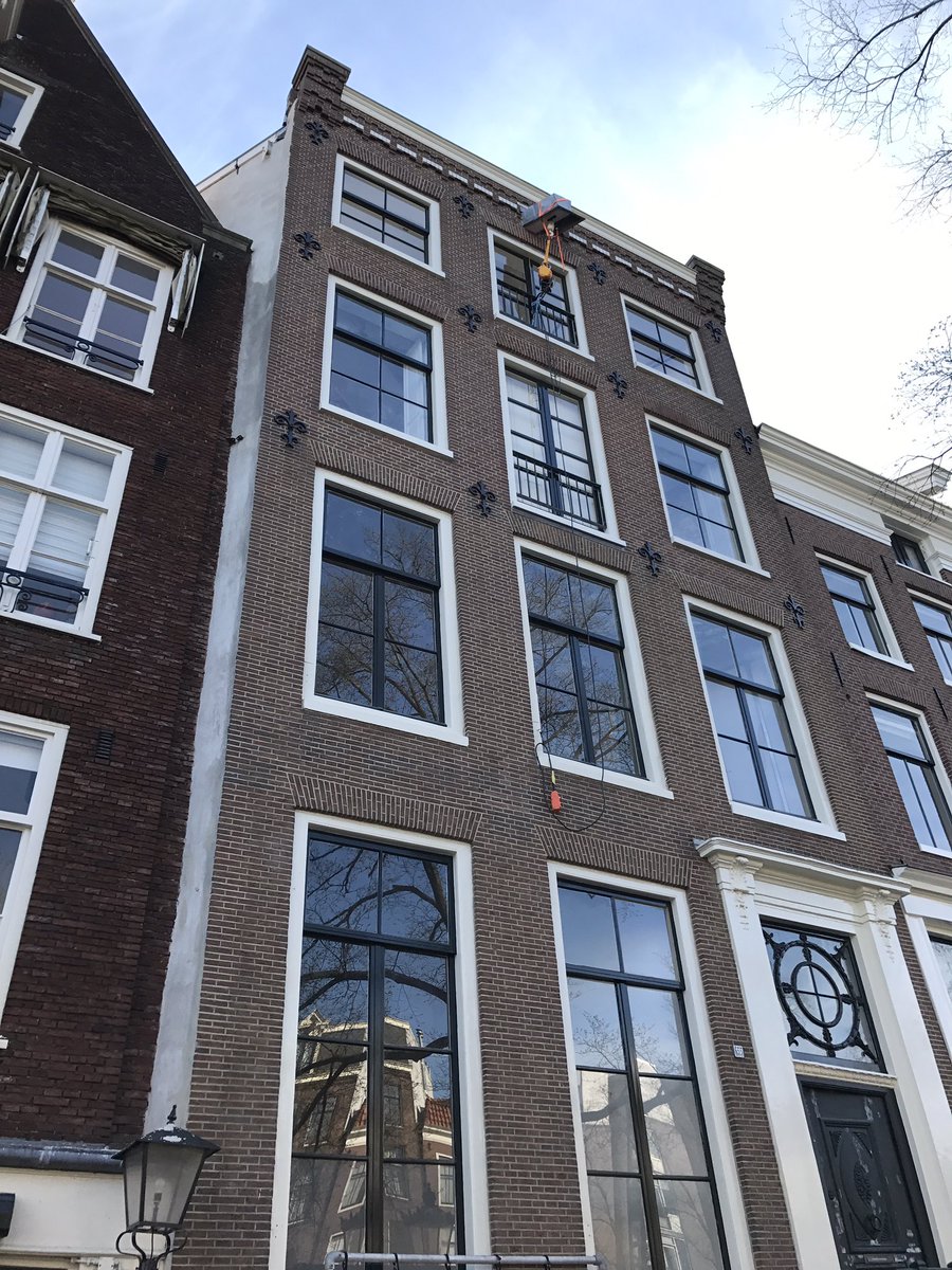 Vandaag in Amsterdam, 1e afspraak voor het maken van een lichtplan, heel gaaf pand waar we onze creativiteit in kwijt kunnen. Lichtkunde.nl