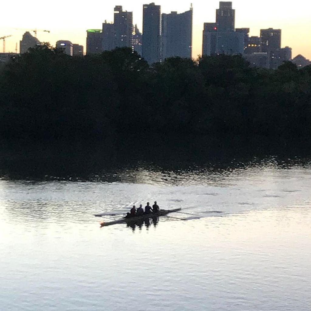 RosaRebelled's tweet photo. Lady Bird Lake early Saturday morning. #atx https://t.co/Lgpi4I47qz https://t.co/5LgK5zGbrh