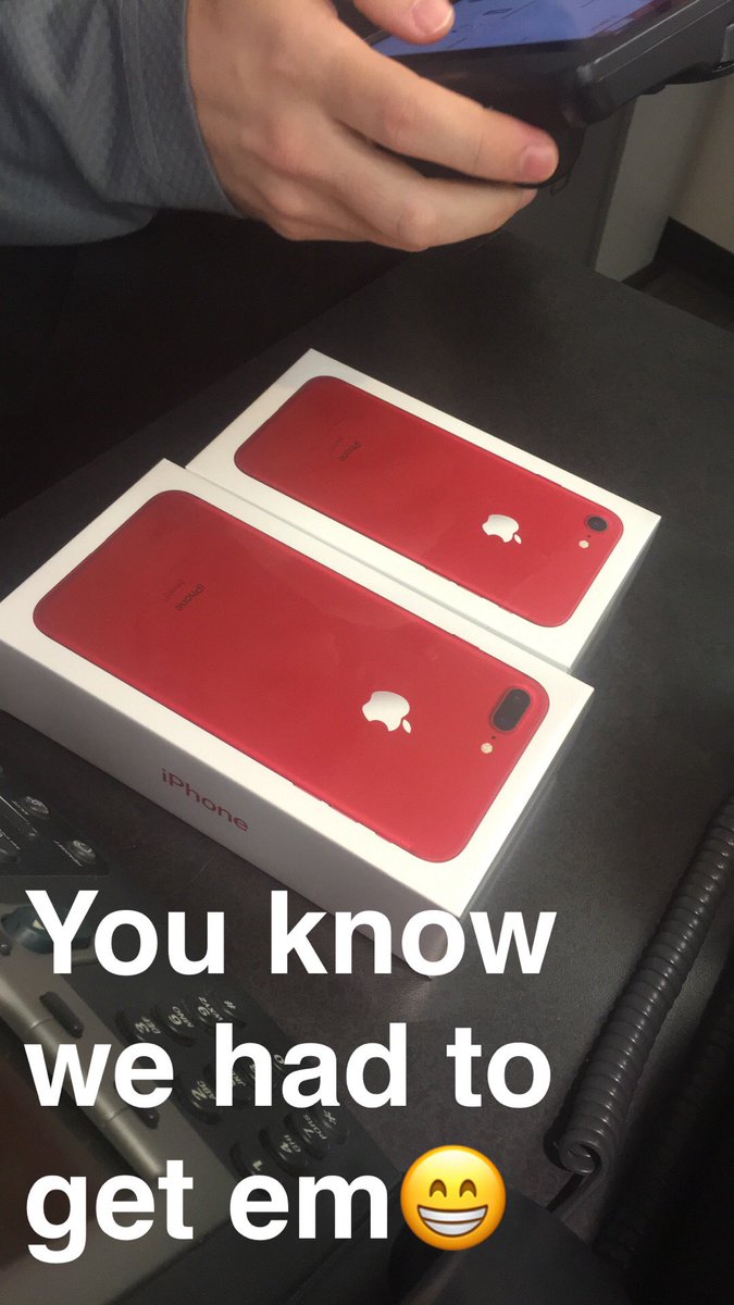 BossLadiShawnie's tweet image. Any support for the Motherland we're all for it! 💯#AppleShowedOut #AppleRed 🙌🏾