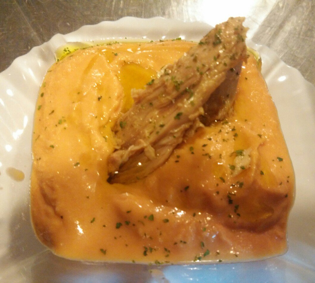 Bar11sol's tweet photo. 🌞 PURÉ DE SALMOREJO CON TRONCO DE MELVA CANUTERA 🌞 https://t.co/7bfLvAYaMm