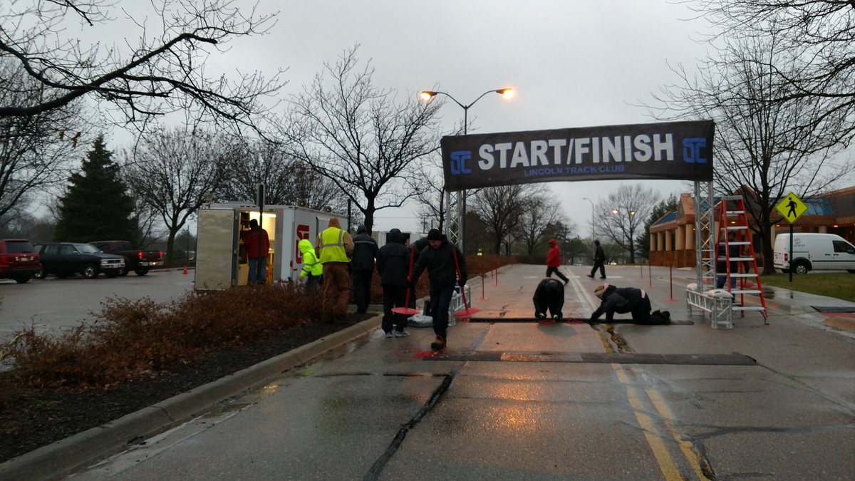 RunLincoln's tweet photo. The race is on! #LTCStateFarmRun https://t.co/ca28DV3scP