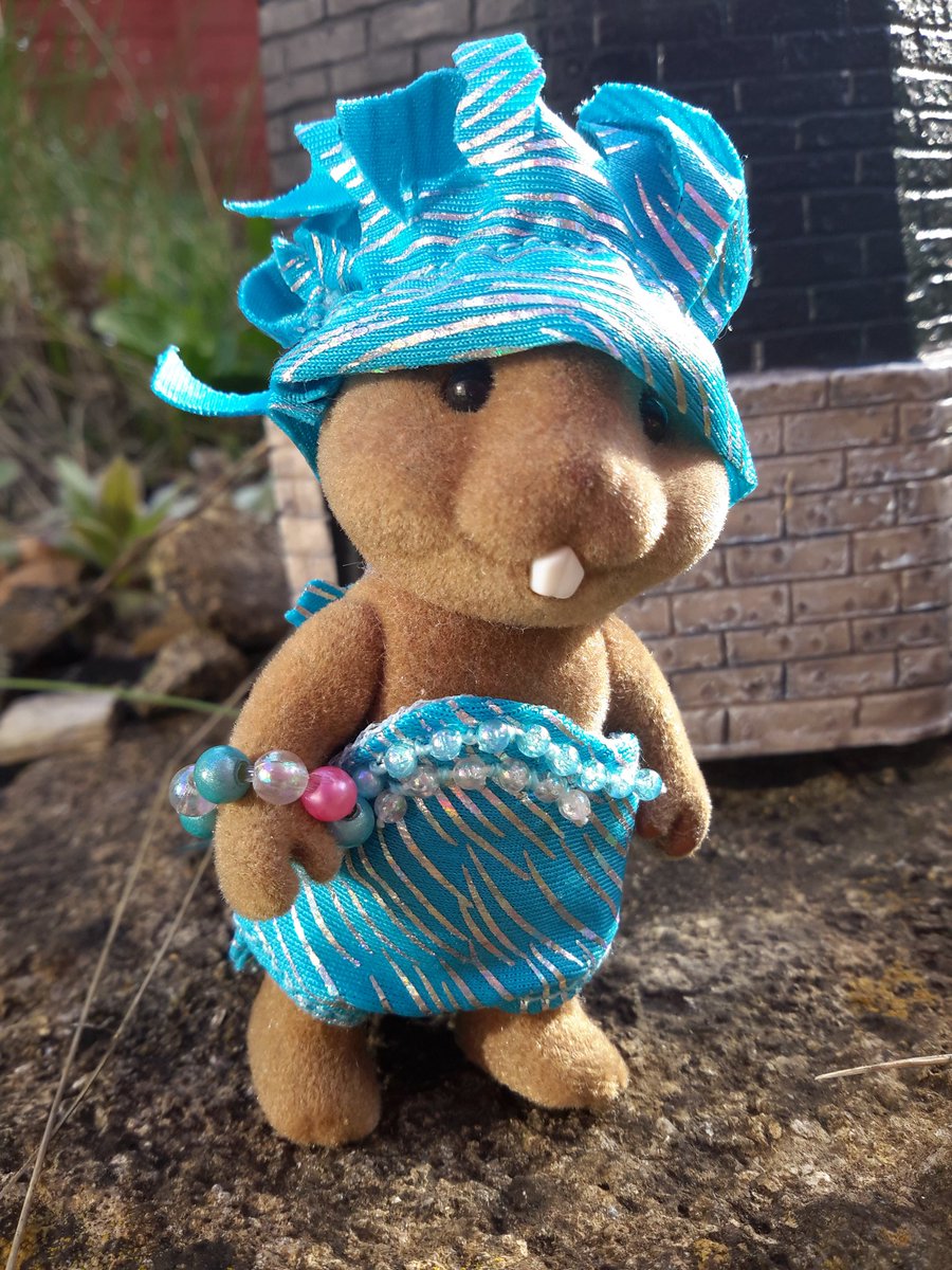 fizz5678's tweet image. This could be the cutest Mermaid Beaver I have ever seen. Huge thanks to @SylvanianUK @CathyWebmail1 xx