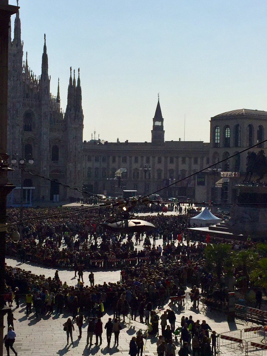 confcommerciomi's tweet photo. Benvenuto a #Milano #PapaFrancesco! 

#PapaMilano2017 https://t.co/b6jqEq4Dke