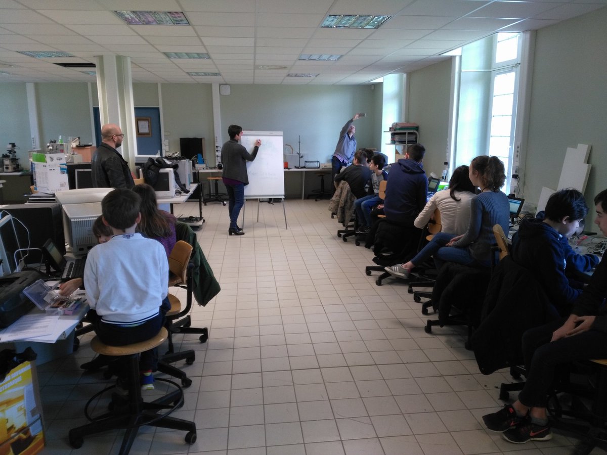 coderdojooise's tweet image. Programmation Ardouino à Fab Lab #Senlis @CoderDojo @CD_oise