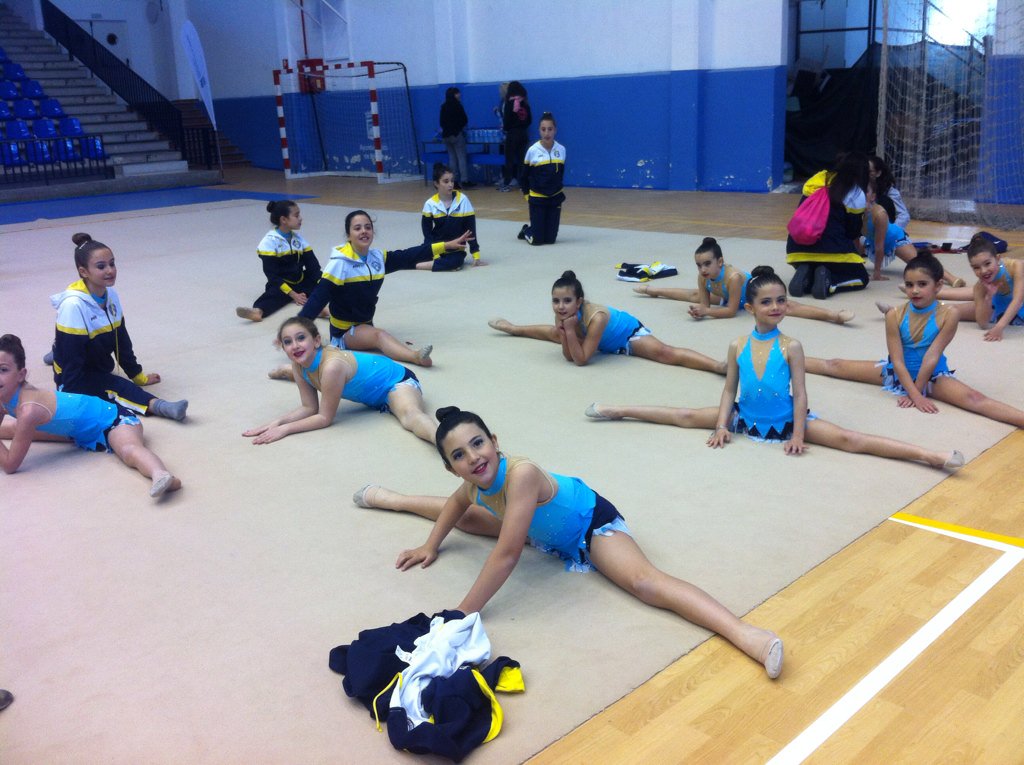 gr_presentacion's tweet photo. Calentando motores en los 33 juegos municipales de gimnasia ritmica, suerte chicas!! https://t.co/NUxmG8IUhA
