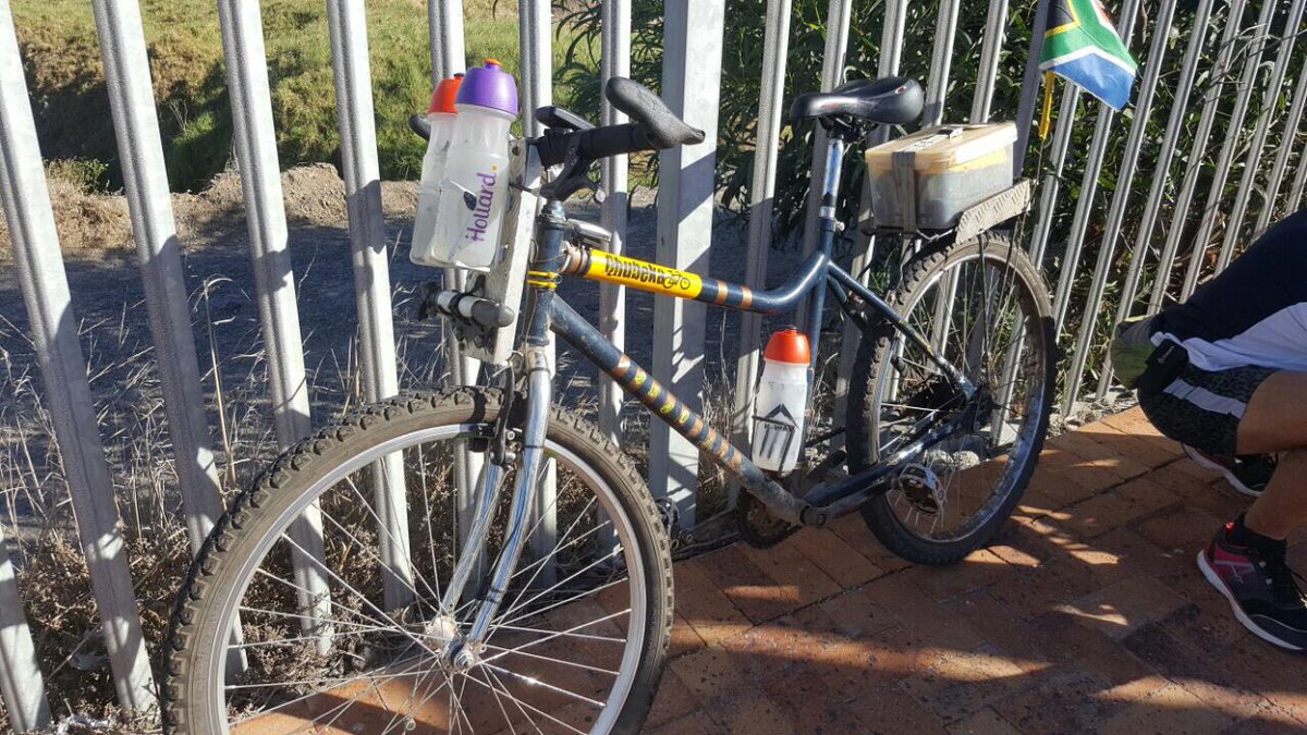 KatjaSteenkamp's tweet photo. @Qhubeka awarness ride with @BinxGOBC & Collin all the way from #Jhb2CT on a #BuffaloBike. Joined these two for last leg from Stellenbosch. https://t.co/km7ViTODRJ