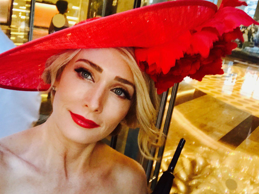 amber_kelleher's tweet photo. On way to #dubaiworldcup @amber_kelleher @kellehermatch #hat #fashion #arabianhorse #globalmatchmaker https://t.co/uQR1UVdtlR