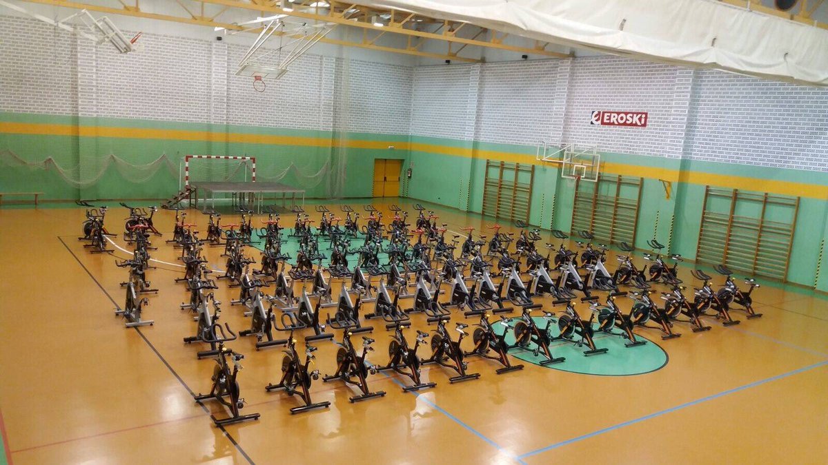 hector7181's tweet photo. Hoy toca pedalear y música a tope, alguna de estas bicis se va a levantar del suelo, vamooos!!!! 💪 #spinningazagra https://t.co/thlZxEt3U1