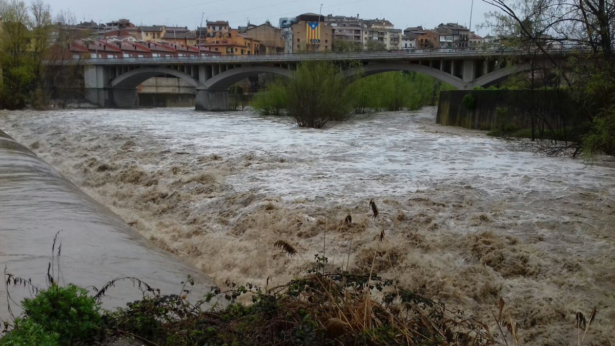 RodadeTer's tweet photo. Molta precaució. Avui han caigut 69.3 m  #rodadeter. L'estació de Les Masies de Roda té un registre màxim de vent de 68 Km/h #rodameteo.cat https://t.co/fHi7apQxhh