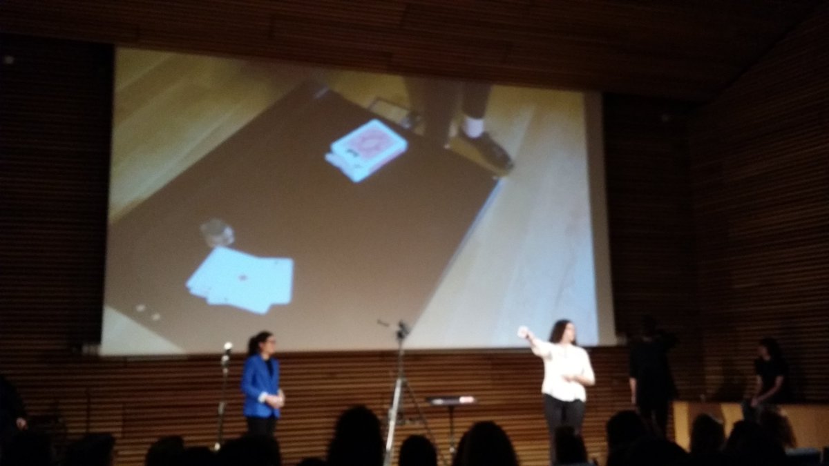 FLC_LydiaCacho's tweet photo. Incluso magia! En las muestras de #PielconPiel no falta de nada! @calatea_teatro @CondeDuqueMAD https://t.co/CF7oFhKcI1