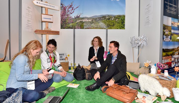 StRaphael_Var's tweet photo. Retour sur le 1er salon des influenceurs du web à #SaintRaphaël https://t.co/IflokbruPR #SiWEB2017 #VisitEsterel #MySaintRaphael https://t.co/k5o0bC0fRo