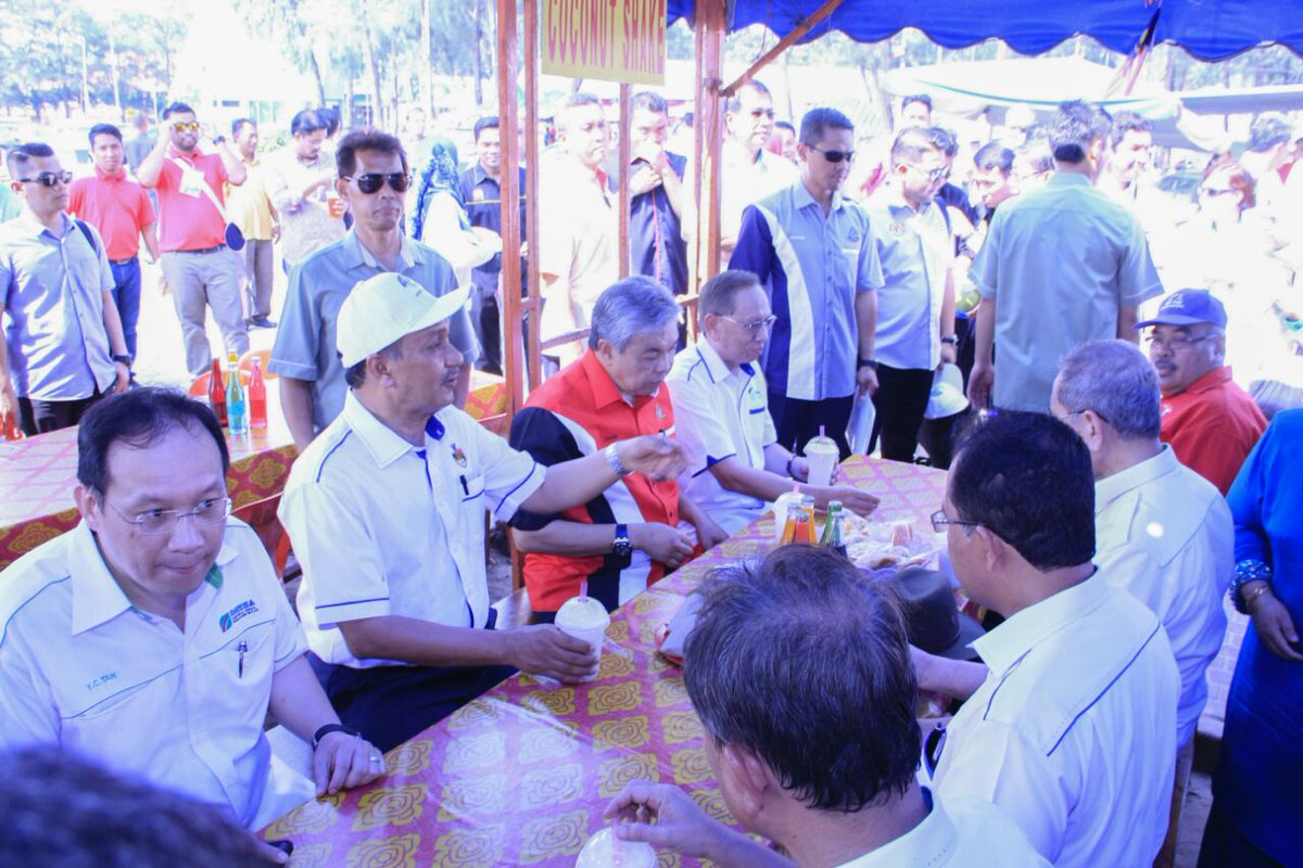 DrZahidHamidi's tweet photo. Sambutan Hari Air Sedunia 2017 di Dataran Teluk Kemang, Port Dickson. @DrWan_Junaidi @NREMalaysia https://t.co/VSgbsP4cT5