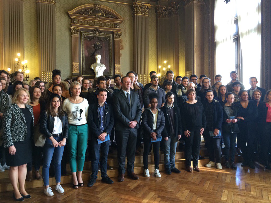 MairieDeVannes's tweet image. Merci d avoir participé à la cérémonie citoyenne en présence de #davidRobo