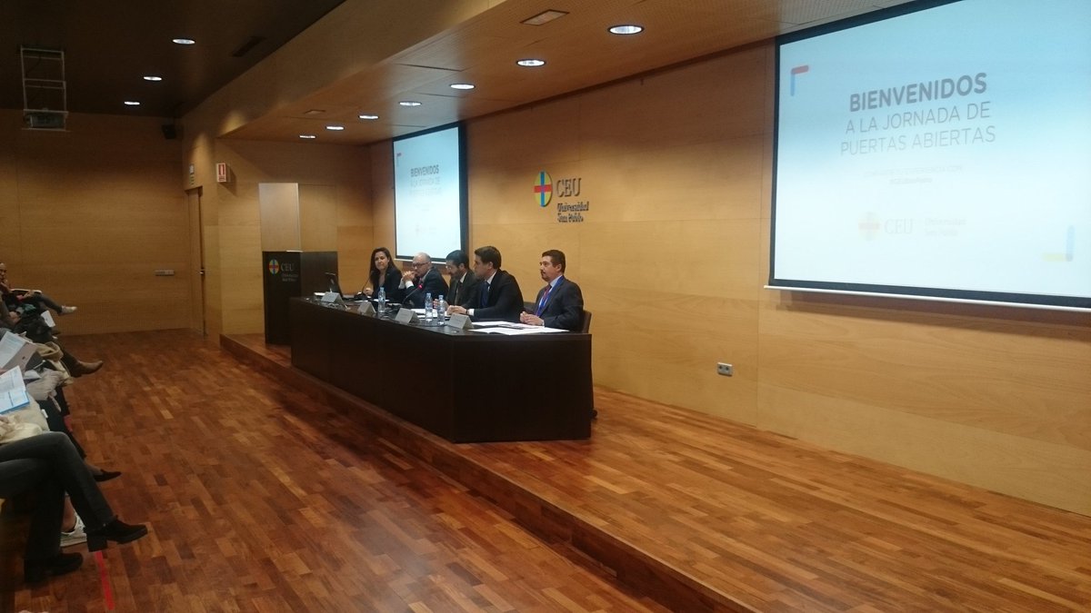 pazloga's tweet photo. Bienvenidos JPA @FarmaciaCEU #ElLugarDondeSer https://t.co/eeaYYwVVTA