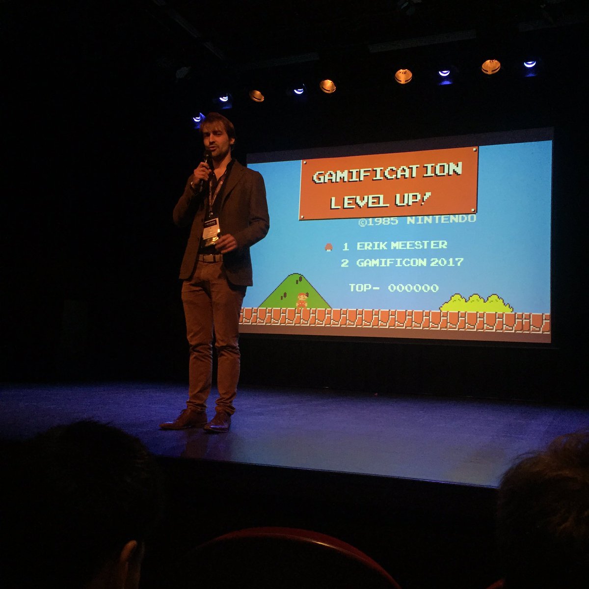 Justinevdberg's tweet photo. Keynote Level up van @Meestertweet #hellofuture #gamification2017 https://t.co/murCjGch8e
