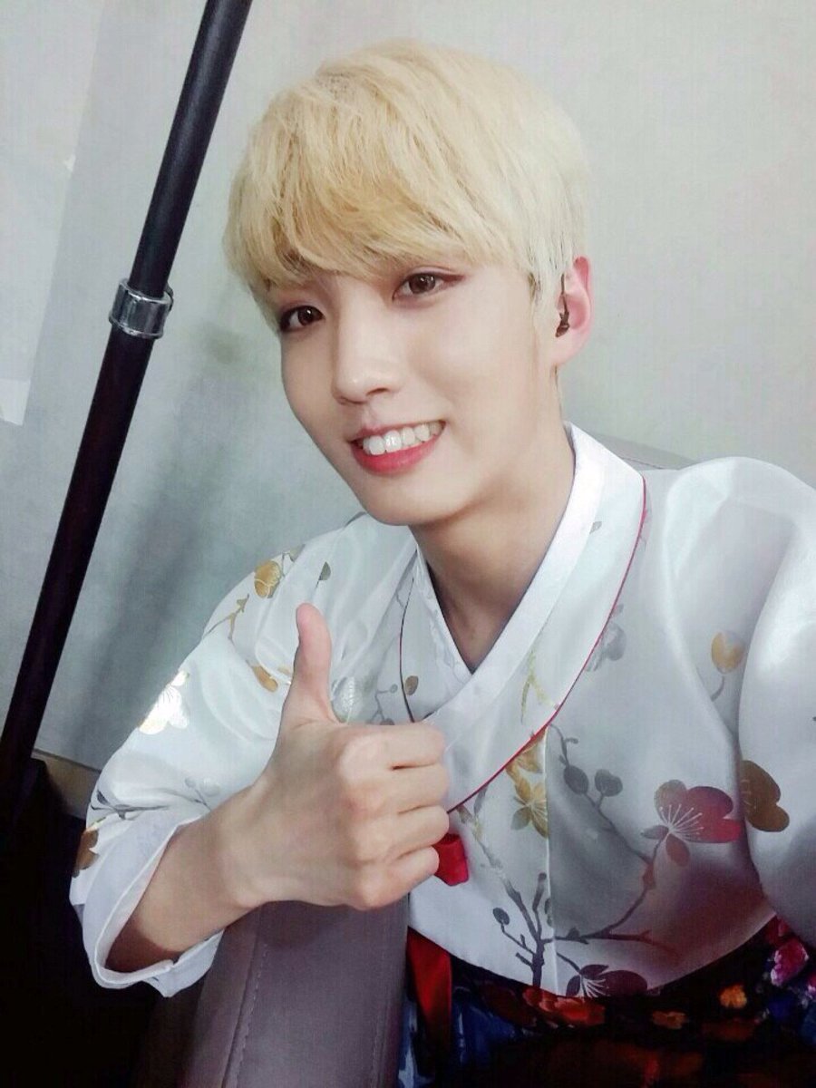 p_boom51's tweet photo. พอเปิดหน้ากากมารู้ว่าเป็น Sunyoul (Up10Tion) คือนั่งอึ้งกันทั้งสตูดิโอ555 เพราะไม่มีใครคิดเหมือนกันว่าเปิดมาแล้วจะเป็นผู้ชาย #TheMaskSinger https://t.co/RYBAMIyrzn