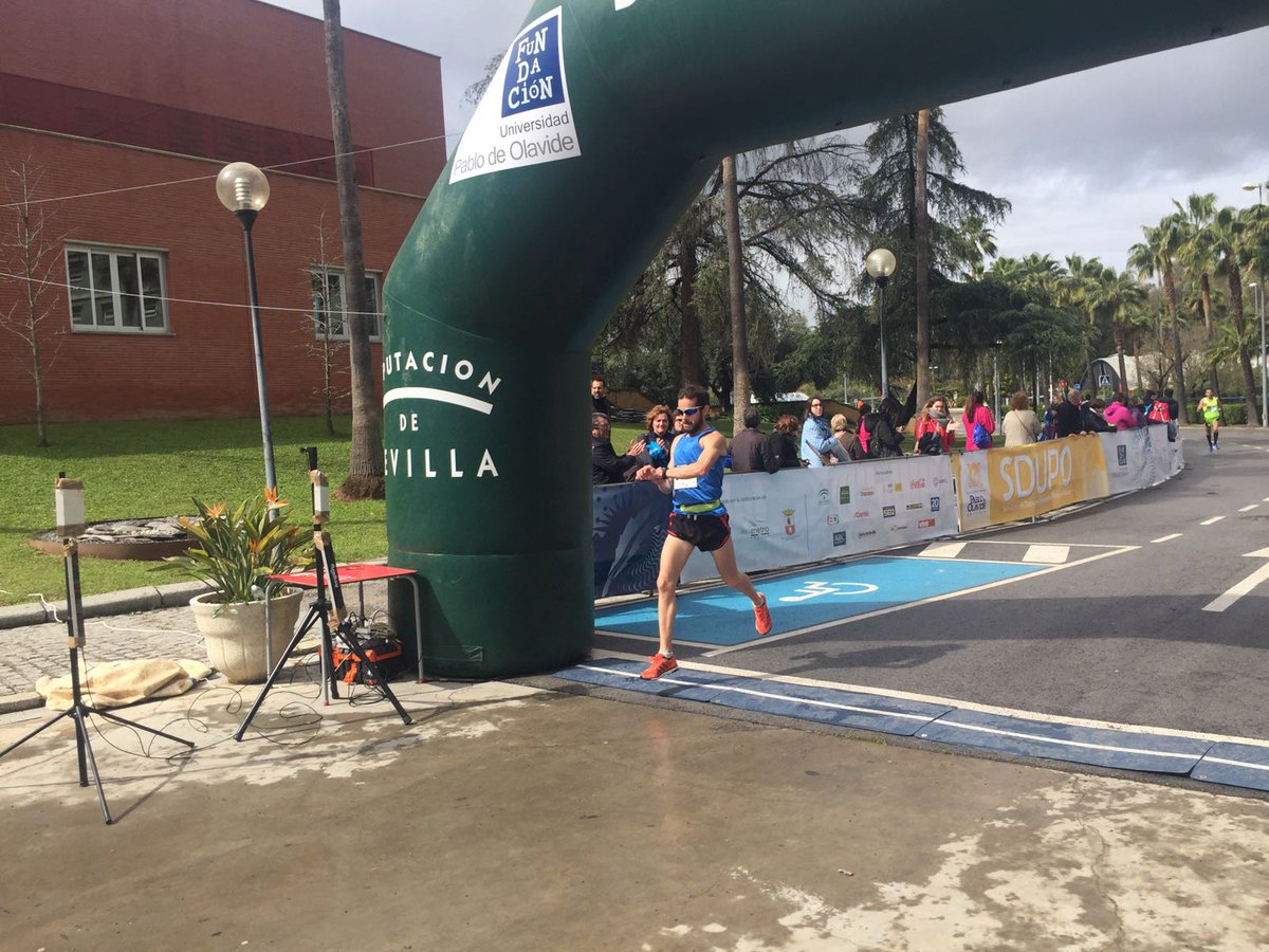 desmarquesev's tweet photo. [FOTOS] 🏃 ¡Y tras la llegada... momento para la celebración! #RunningUPO https://t.co/LQQiu9gvyW